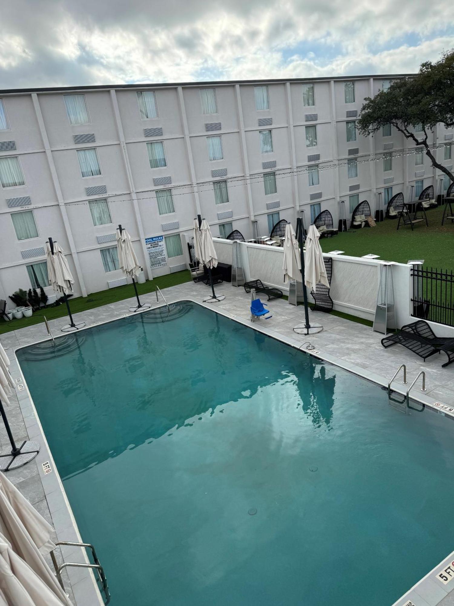Ramada By Wyndham Dfw Airport Hotell Irving Eksteriør bilde
